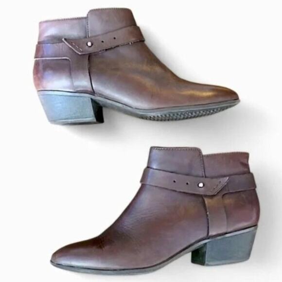 Clarks Women’s Ankle Boots Size 7 Comfort Neutral Leather Quiet Luxury - Picture 1 of 7